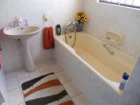 Bathroom 1 - 7 square meters of property in Bethelsdorp