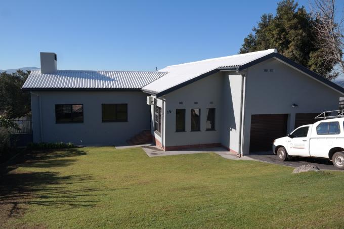 4 Bedroom House for Sale For Sale in Grabouw - Private Sale - MR114054