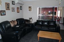 Lounges - 32 square meters of property in Grabouw