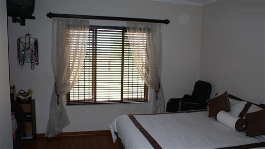 2 Bedroom Apartment to Rent in Sunninghill - Property to rent - MR11421