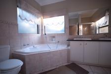 Main Bathroom - 9 square meters of property in Woodhill Golf Estate