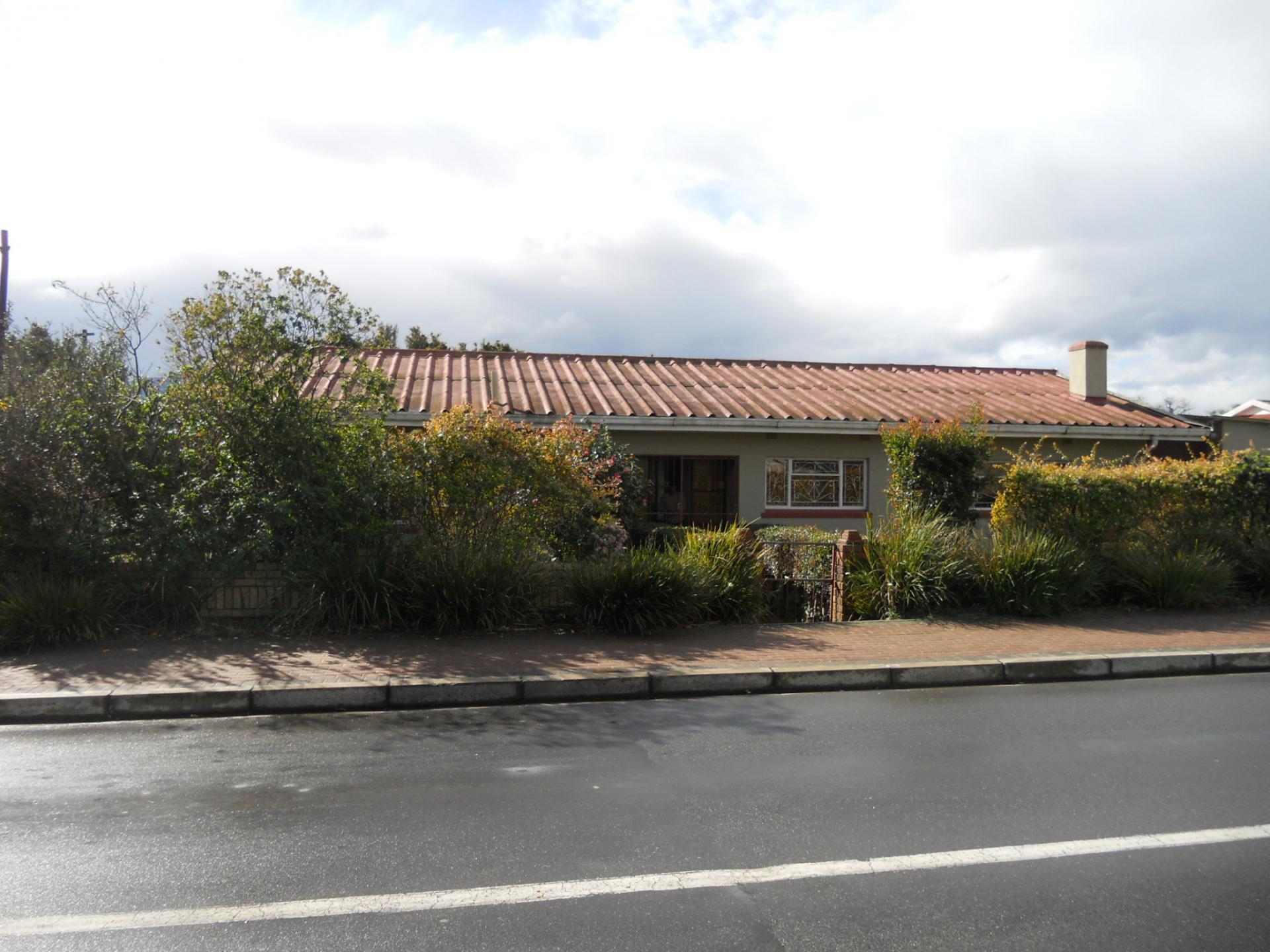 Front View of property in Pacaltsdorp