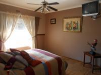 Main Bedroom - 20 square meters of property in Arcon Park