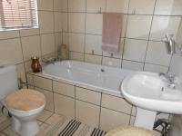 Main Bathroom - 8 square meters of property in Arcon Park