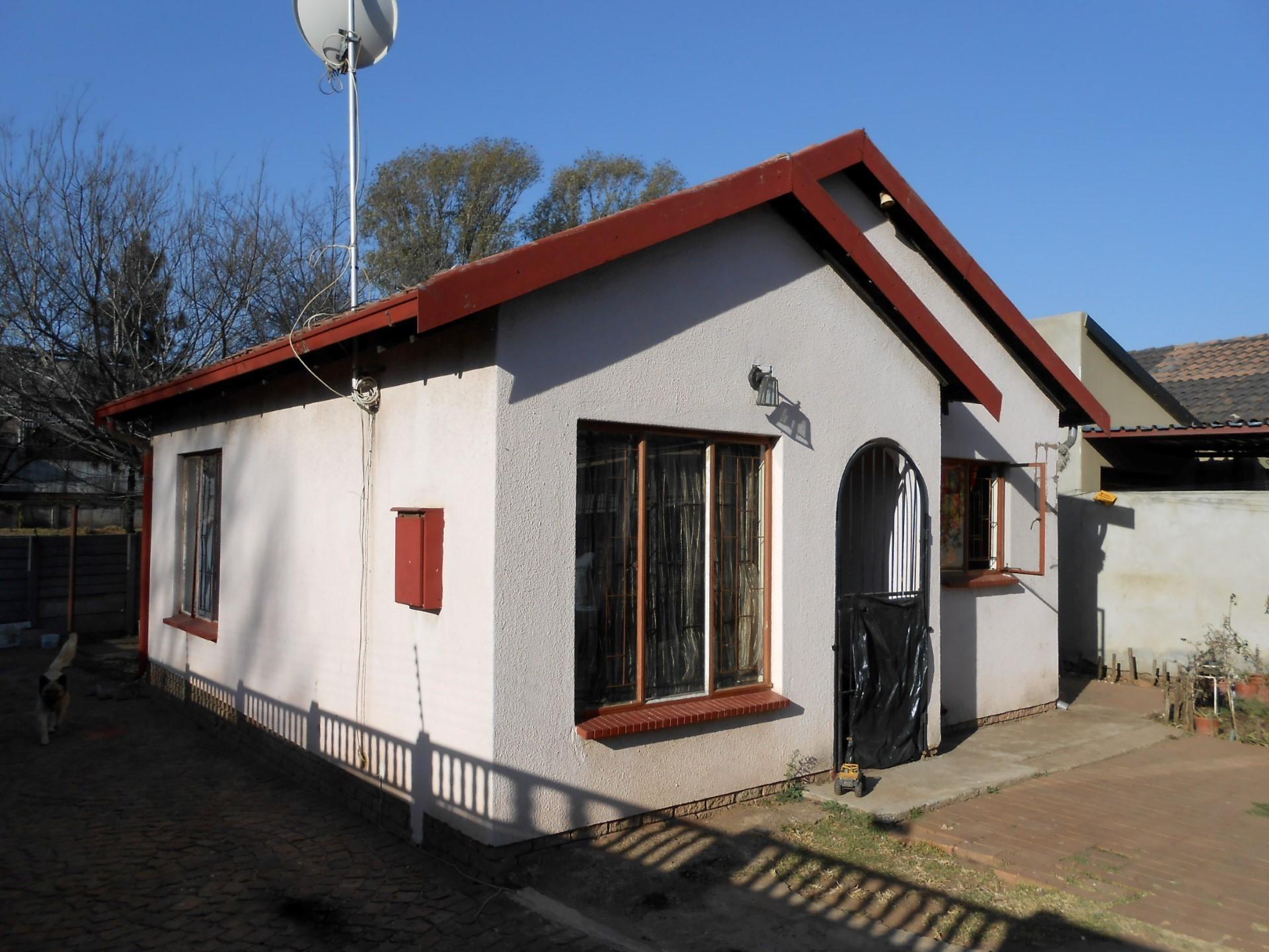 Front View of property in Delville