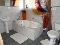 Main Bathroom - 9 square meters of property in Dalpark