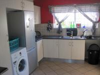 Kitchen - 9 square meters of property in Knysna