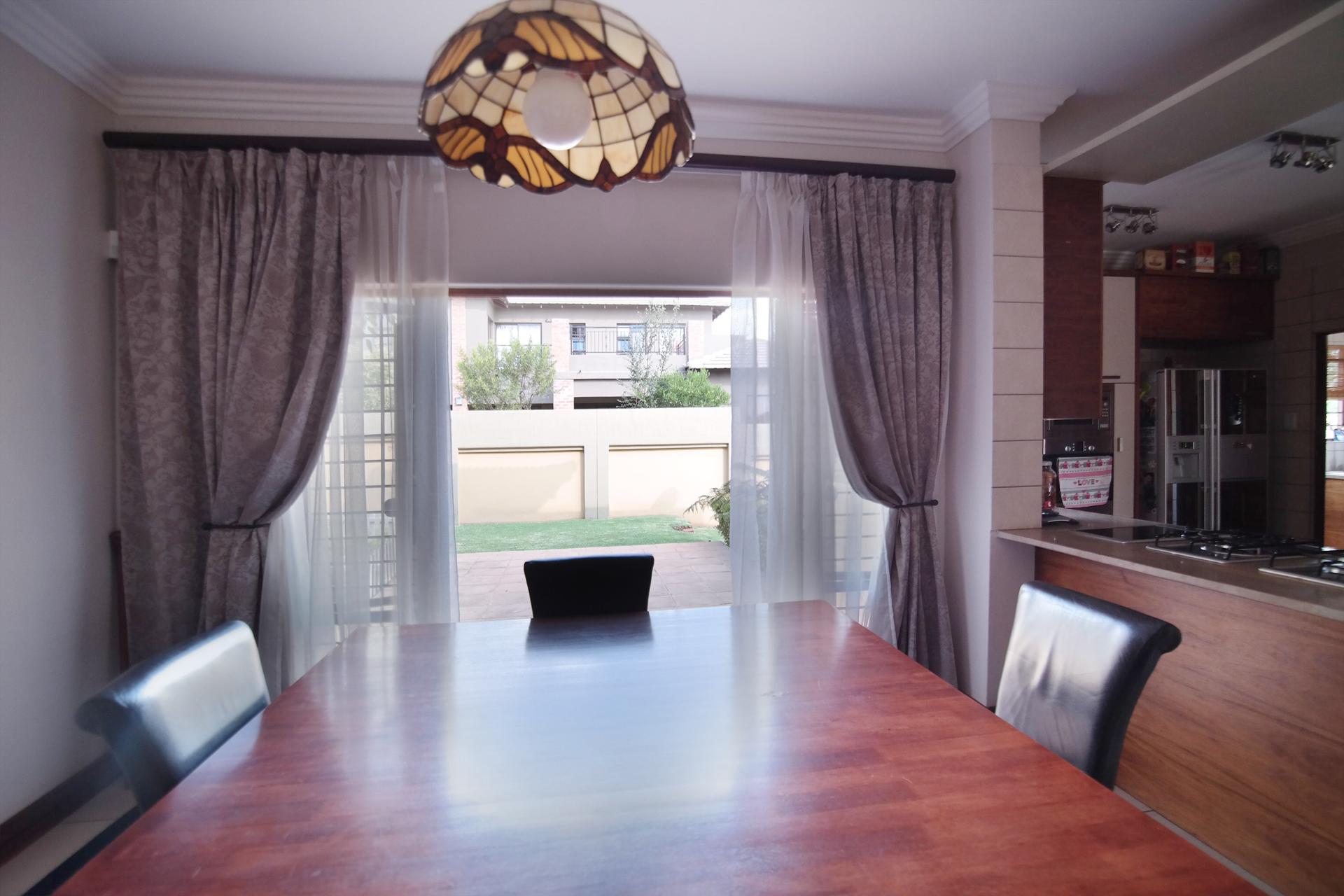 Dining Room - 16 square meters of property in The Wilds Estate