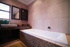 Bathroom 3+ - 9 square meters of property in The Wilds Estate