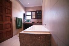 Bathroom 3+ - 9 square meters of property in The Wilds Estate