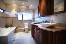 Bathroom 2 - 13 square meters of property in The Wilds Estate