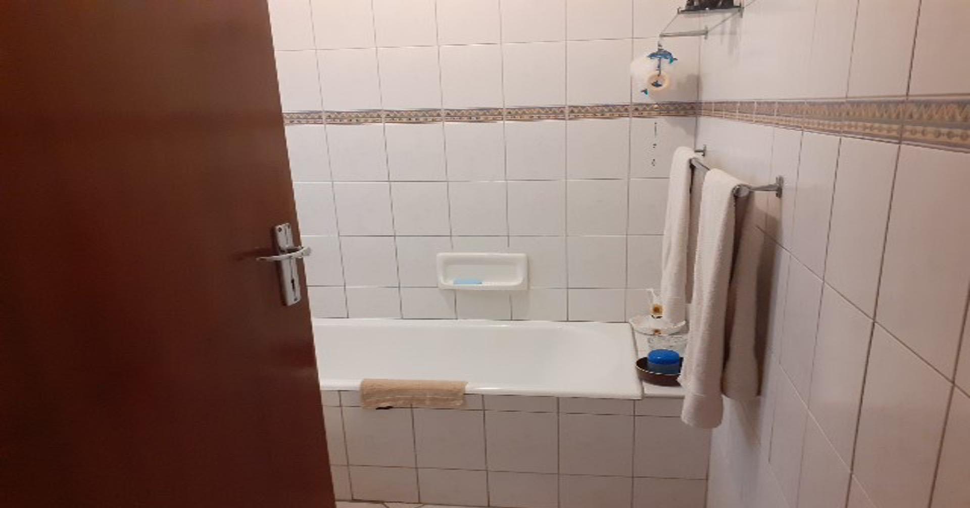 Bathroom 1 of property in Phalaborwa