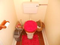Bathroom 1 - 2 square meters of property in Oudtshoorn