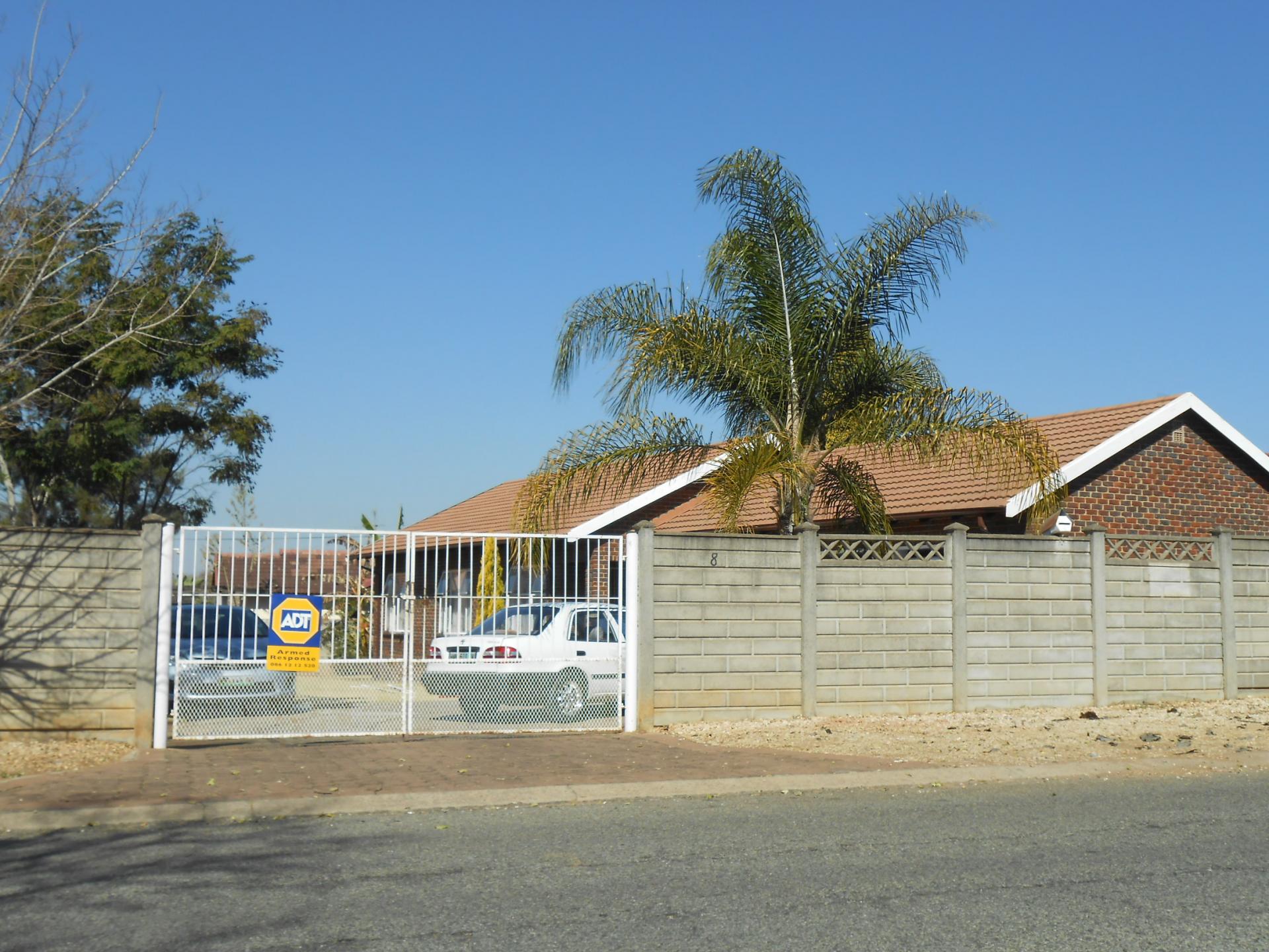 Front View of property in Geelhoutpark