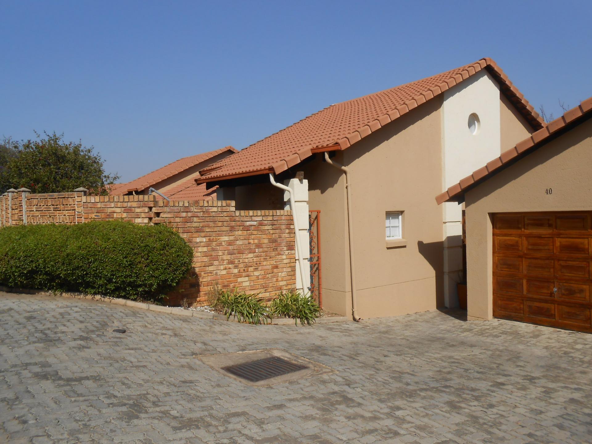 Front View of property in Radiokop