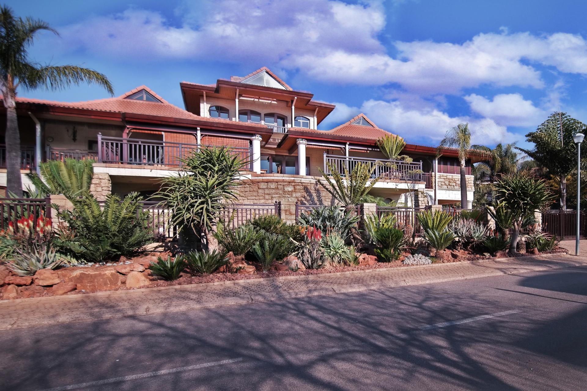 4 Bedroom House for Sale For Sale in Silver Lakes Golf Estate