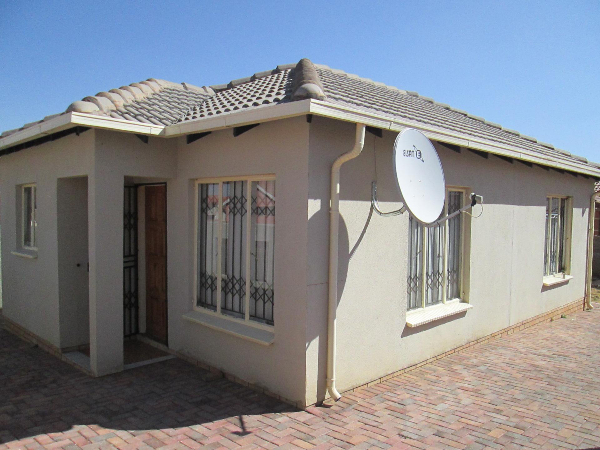 Front View of property in Naturena