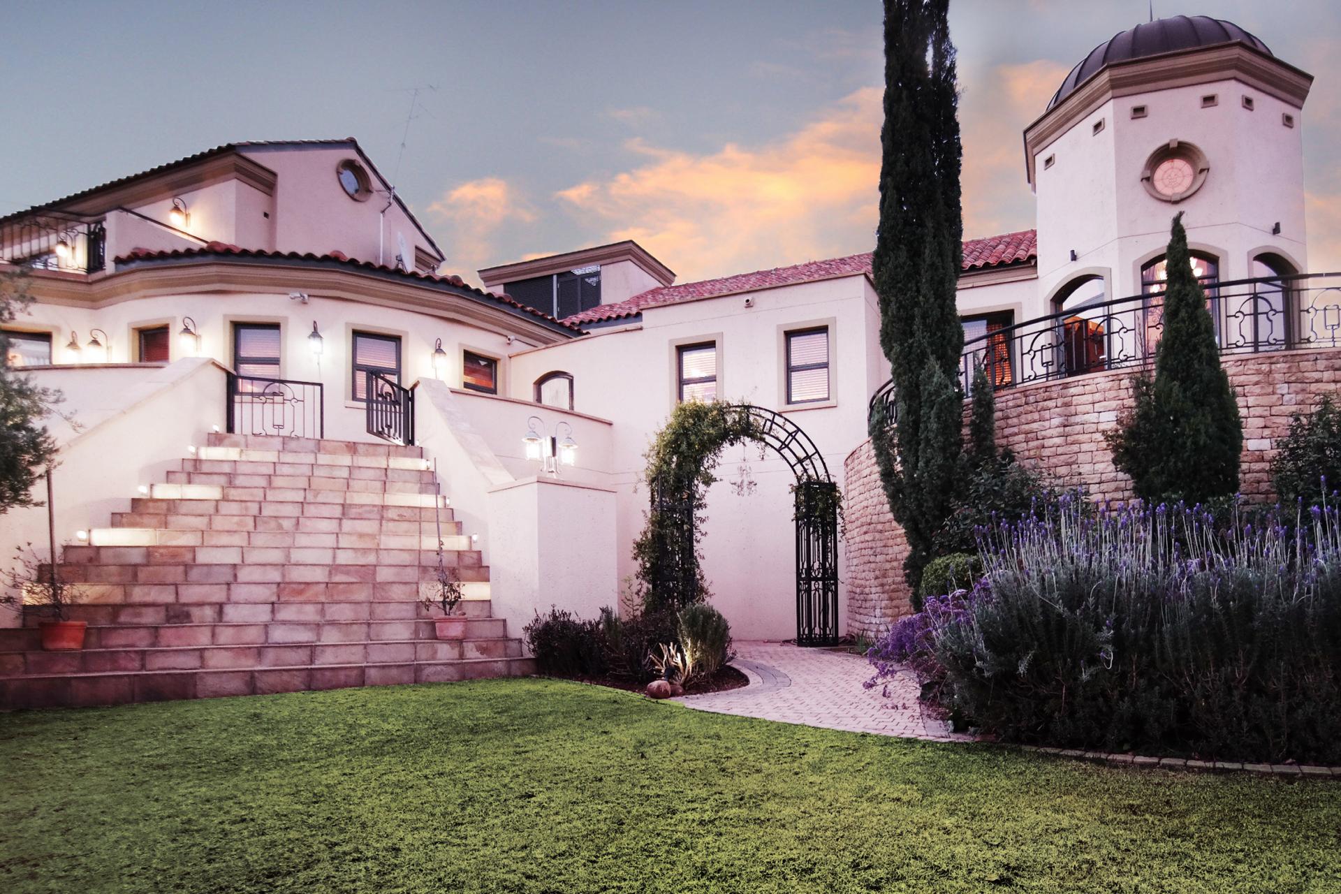 Front View of property in Silver Lakes Golf Estate