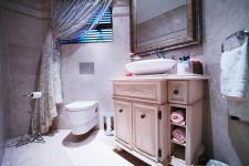 Bathroom 2 - 3 square meters of property in Silver Lakes Golf Estate