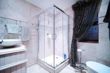 Bathroom 2 - 3 square meters of property in Silver Lakes Golf Estate