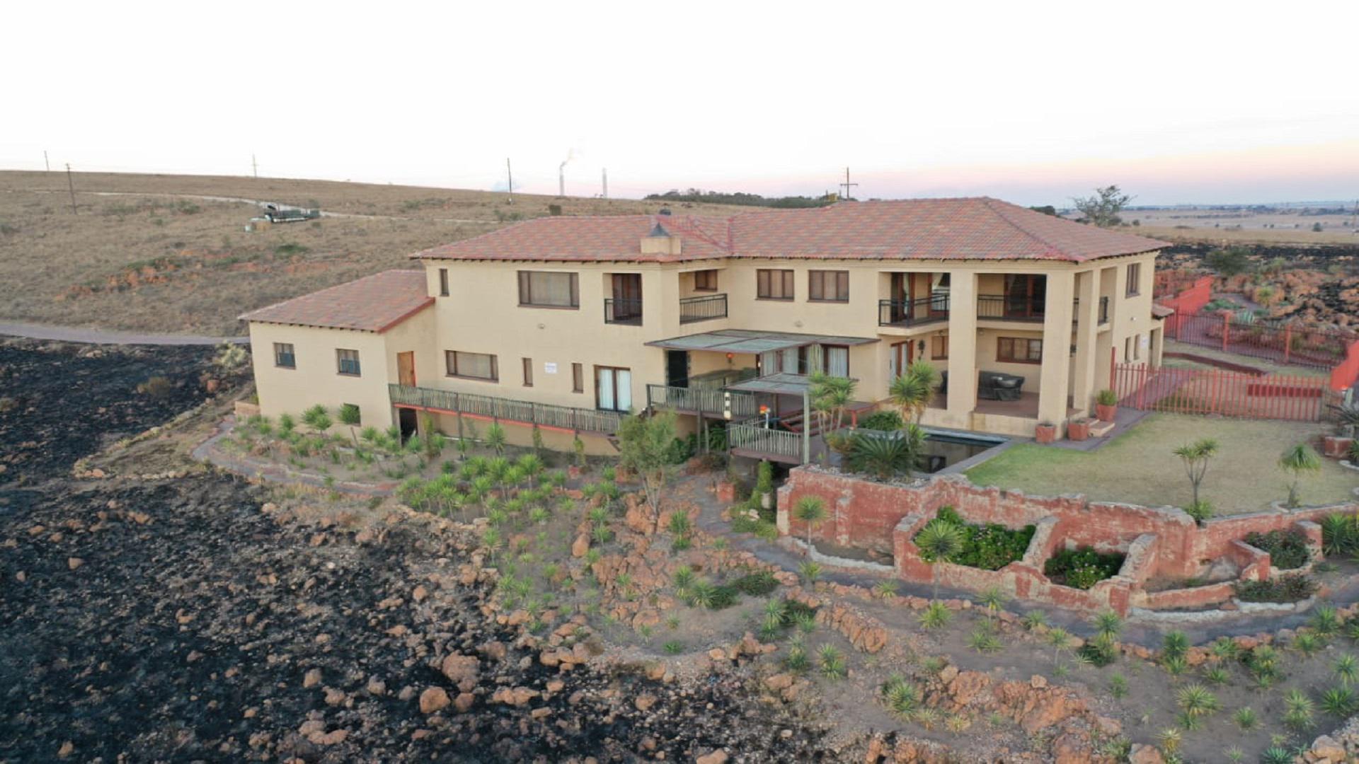 4 Bedroom House for Sale For Sale in Emalahleni (Witbank)