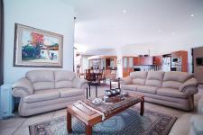 Lounges - 15 square meters of property in Woodhill Golf Estate
