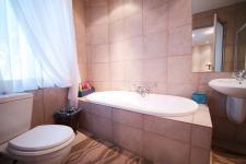 Bathroom 1 - 5 square meters of property in Woodhill Golf Estate