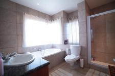Bathroom 2 - 2 square meters of property in Woodhill Golf Estate