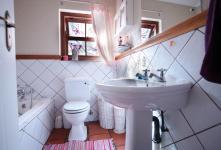 Bathroom 1 - 5 square meters of property in Woodhill Golf Estate
