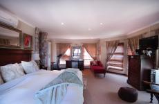 Main Bedroom - 45 square meters of property in Woodhill Golf Estate