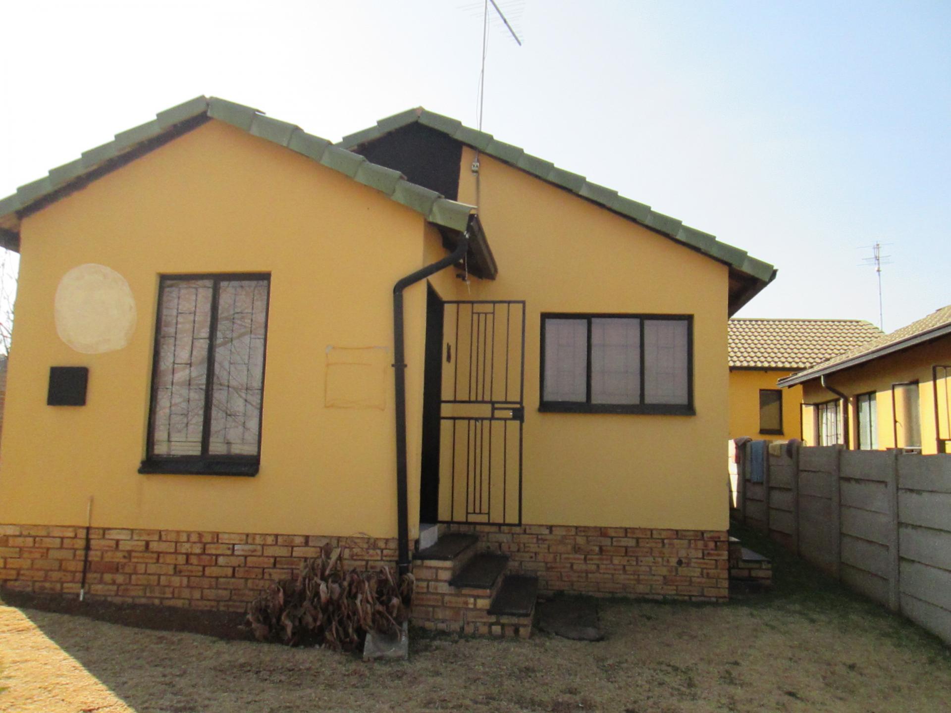 Front View of property in Naturena