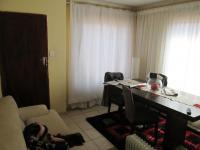 Lounges - 13 square meters of property in Alveda