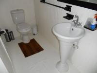 Main Bathroom - 3 square meters of property in Plettenberg Bay