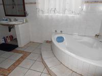 Main Bathroom - 14 square meters of property in Alberton