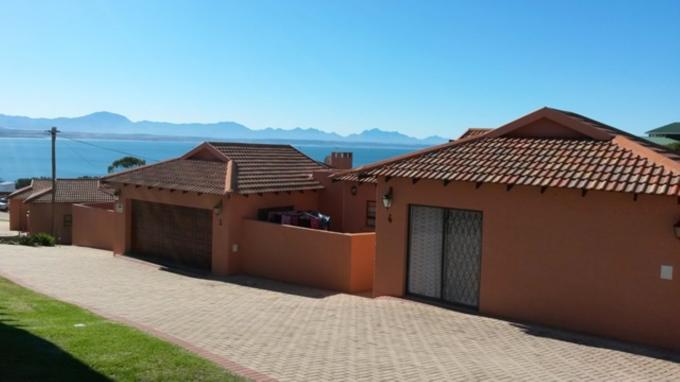 2 Bedroom Apartment for Sale For Sale in Mossel Bay - Home Sell - MR115267