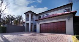 4 Bedroom 3 Bathroom House for Sale for sale in Silver Lakes Golf Estate