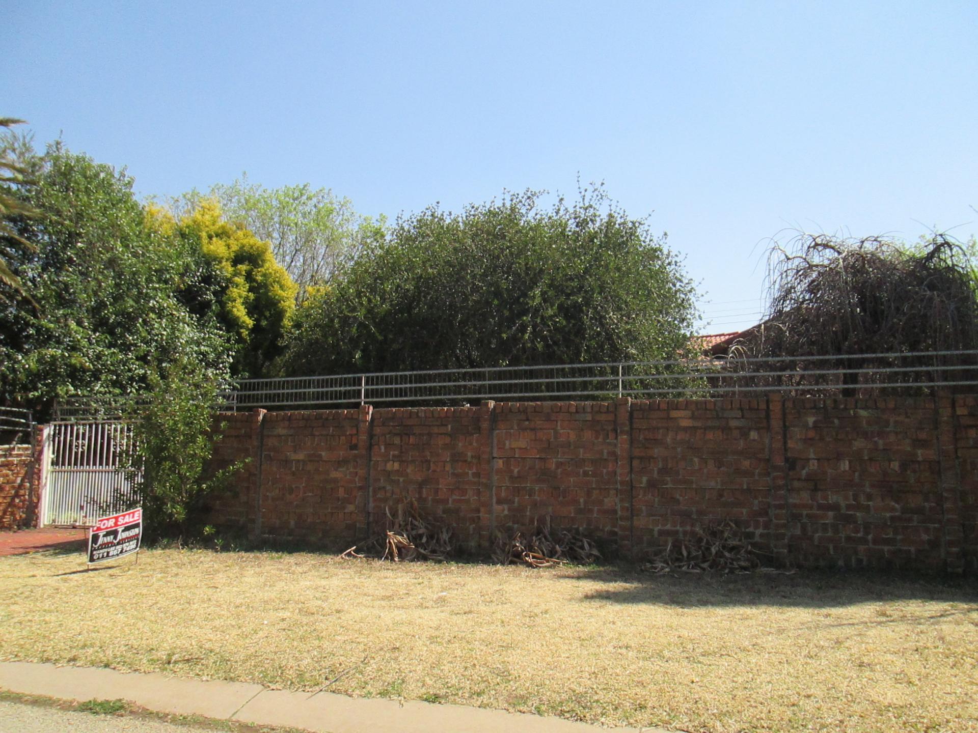 Front View of property in Brackendowns