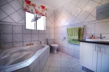 Bathroom 2 - 5 square meters of property in Silver Lakes Golf Estate