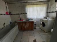 Bathroom 1 of property in Pinetown 