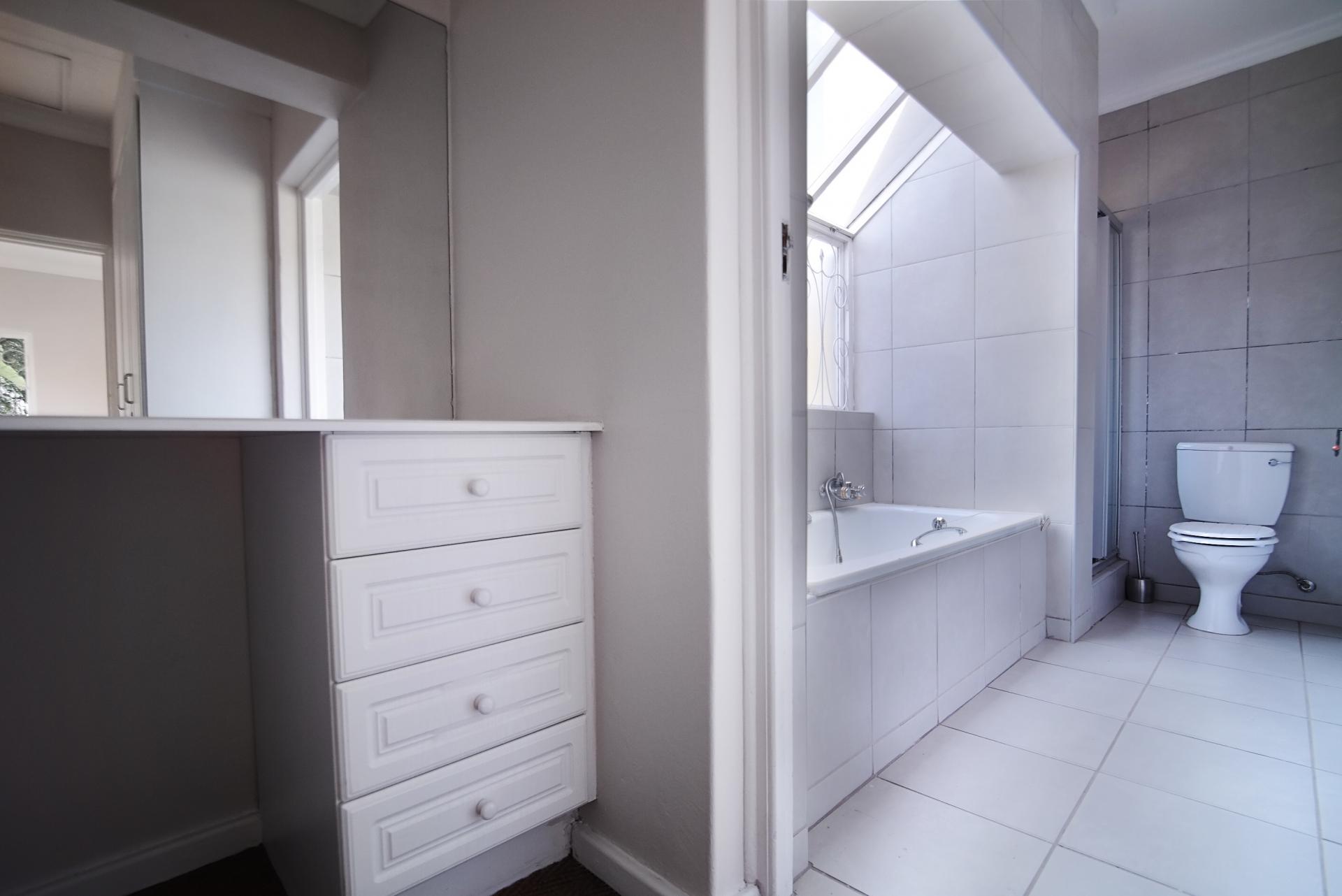 Main Bathroom - 8 square meters of property in Silver Lakes Golf Estate