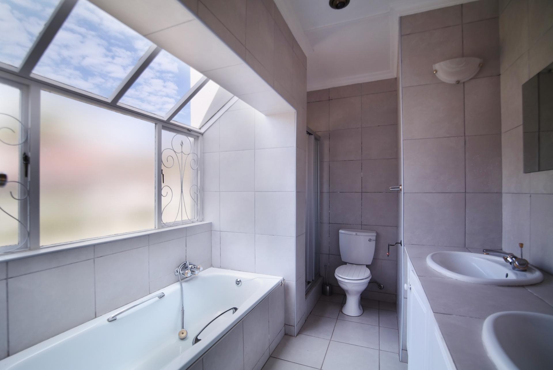Main Bathroom - 8 square meters of property in Silver Lakes Golf Estate