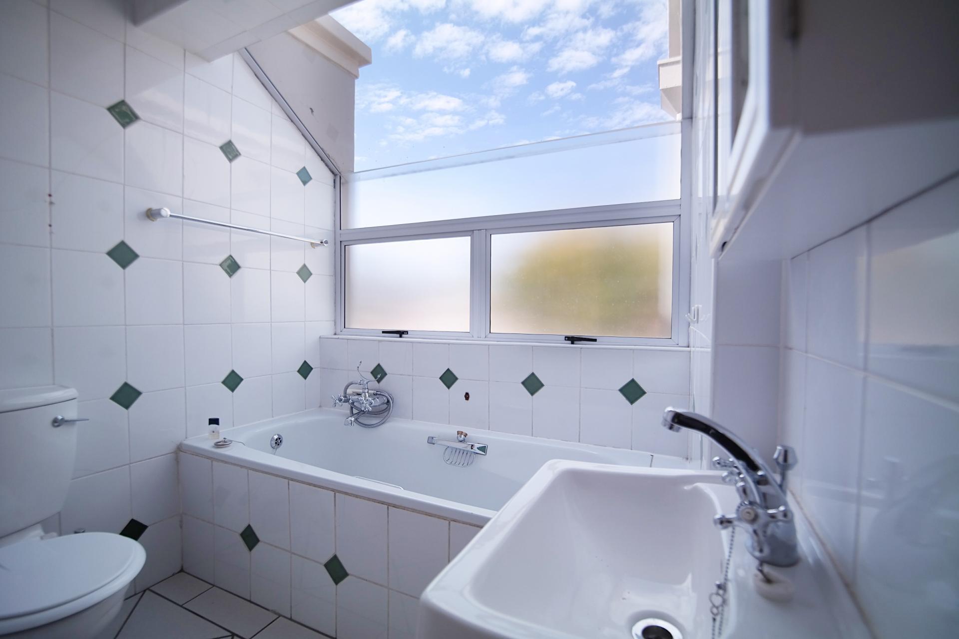 Bathroom 1 - 1 square meters of property in Silver Lakes Golf Estate
