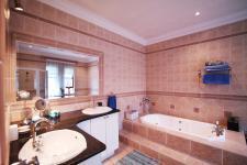 Main Bathroom - 15 square meters of property in Woodhill Golf Estate