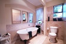 Bathroom 2 - 13 square meters of property in Woodhill Golf Estate