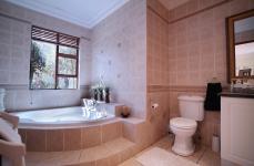 Bathroom 2 - 13 square meters of property in Woodhill Golf Estate