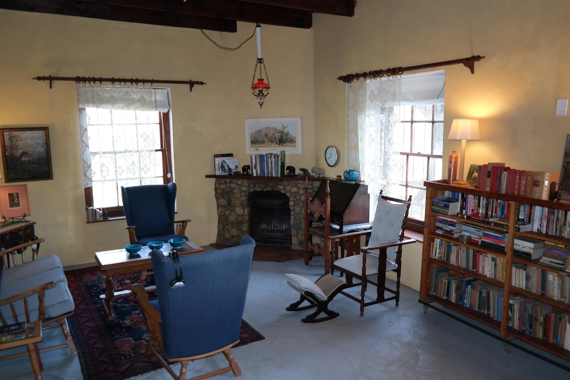 Lounges - 37 square meters of property in Franschhoek