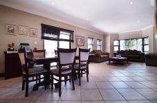 Dining Room - 17 square meters of property in Woodhill Golf Estate