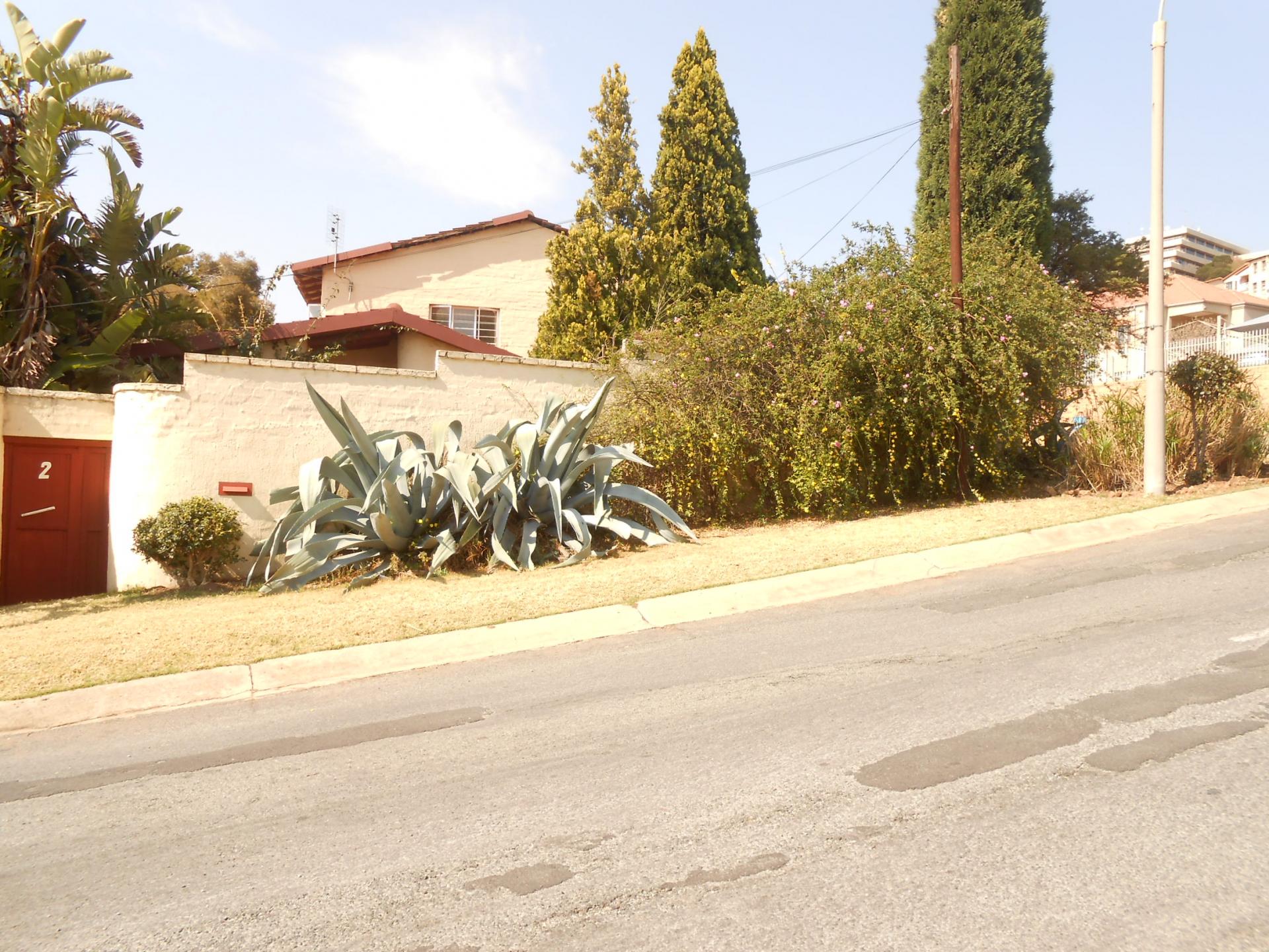 Front View of property in Weltevreden Park