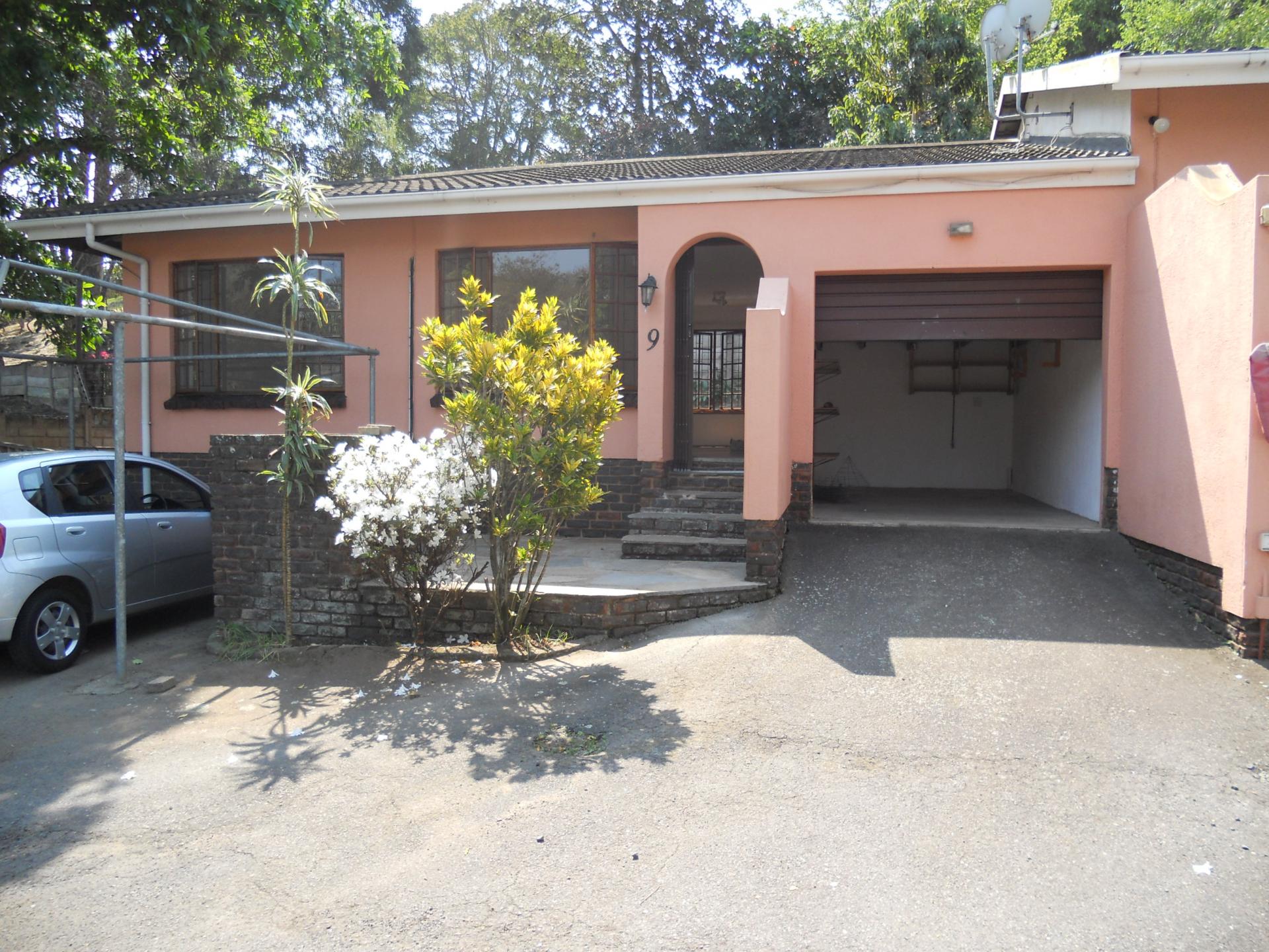 Front View of property in Amanzimtoti 