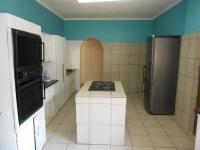 Kitchen - 28 square meters of property in Vaalpark